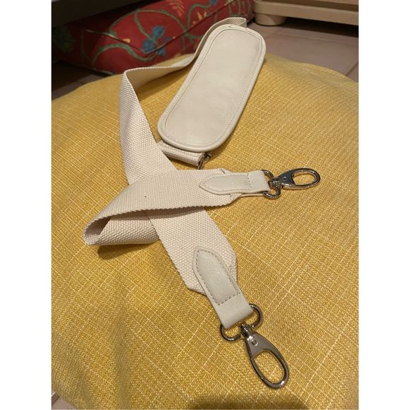 NEW BEIS Padded Strap in Beige - Picture 3 of 4